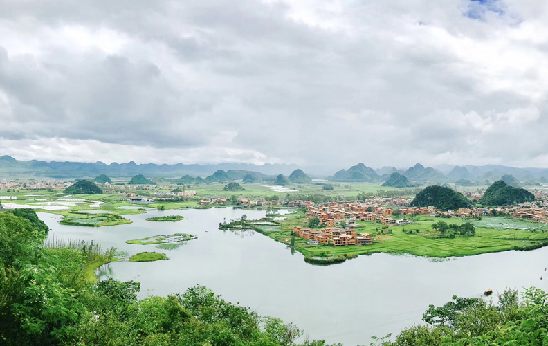 美麗的普者黑景區(qū)俯瞰圖。